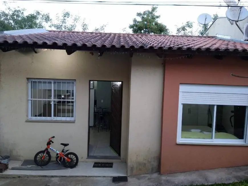 Foto 2 de Casa com 2 Quartos à venda, 55m² em Sitio São José, Viamão