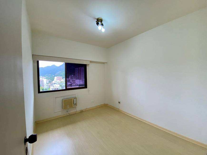 Foto 3 de Apartamento com 3 Quartos para alugar, 110m² em Jardim Botânico, Rio de Janeiro