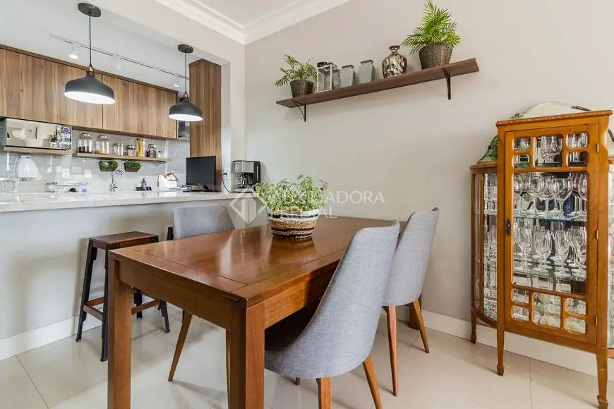 Foto 2 de Apartamento com 4 Quartos à venda, 113m² em Três Figueiras, Porto Alegre