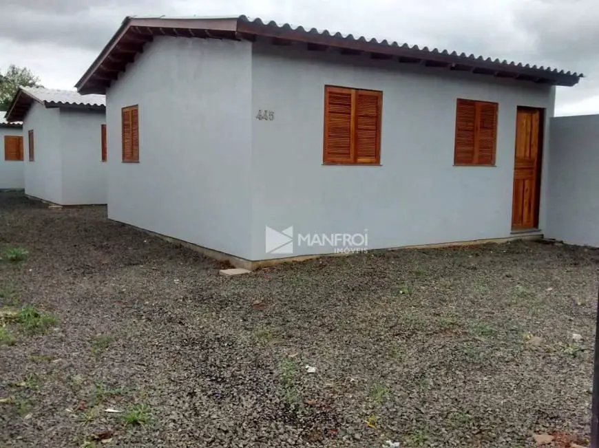 Foto 1 de Casa com 2 Quartos para alugar, 40m² em Formoza, Alvorada