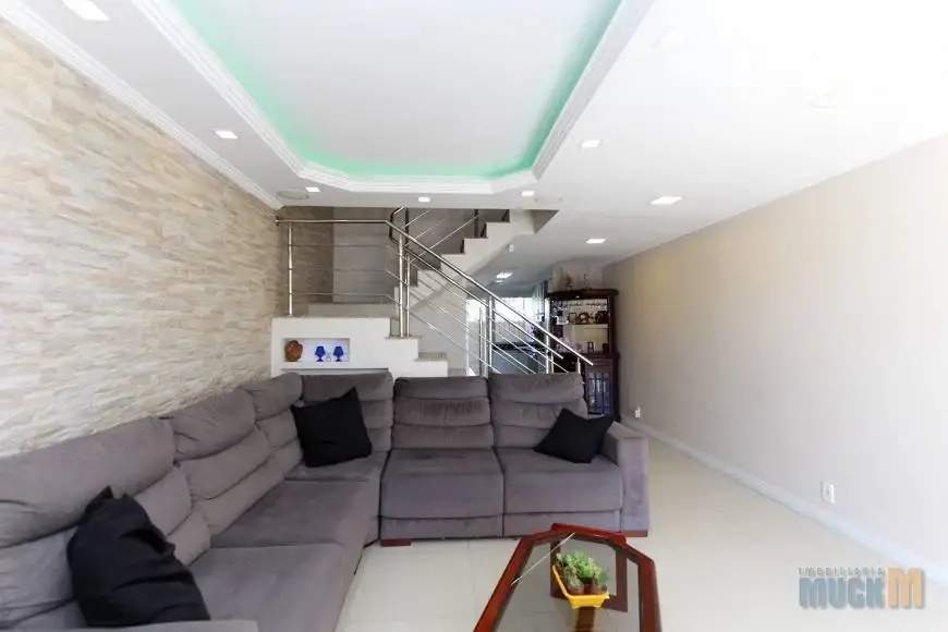 Foto 3 de Casa com 2 Quartos para alugar, 125m² em Niterói, Canoas
