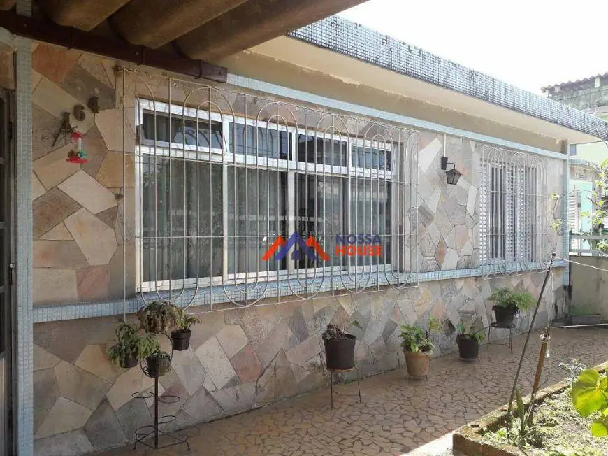 Foto 1 de Casa com 3 Quartos à venda, 198m² em Santa Maria, Santos