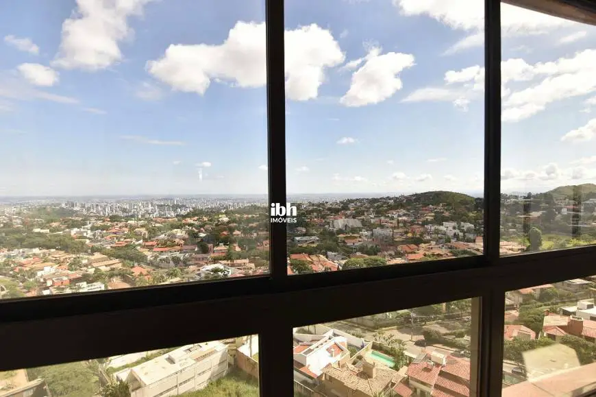 Foto 3 de Casa com 4 Quartos à venda, 240m² em Belvedere, Belo Horizonte