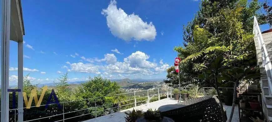 Foto 2 de Casa de Condomínio com 4 Quartos à venda, 480m² em Vila Castela , Nova Lima