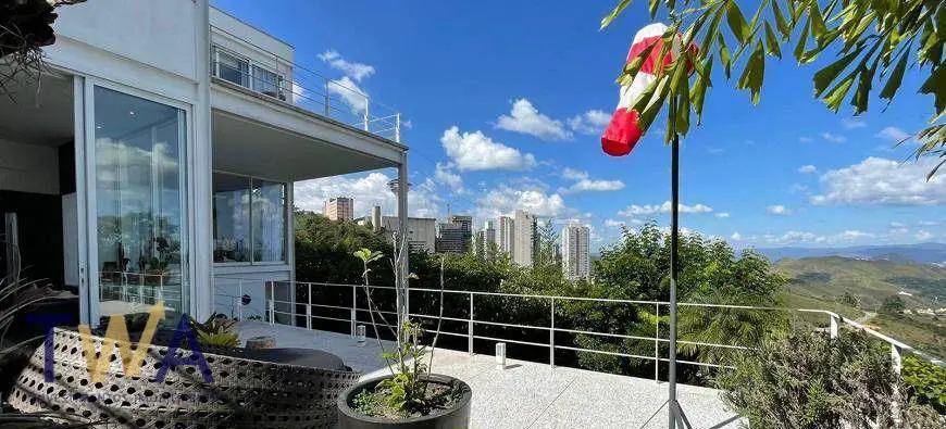 Foto 4 de Casa de Condomínio com 4 Quartos à venda, 480m² em Vila Castela , Nova Lima