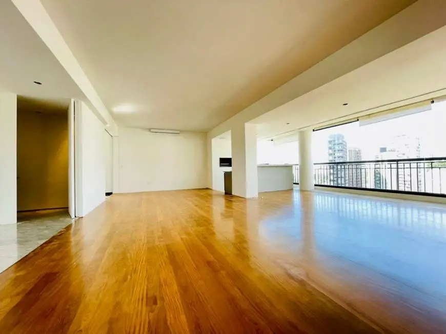 Foto 1 de Apartamento com 3 Quartos para alugar, 215m² em Sumaré, São Paulo