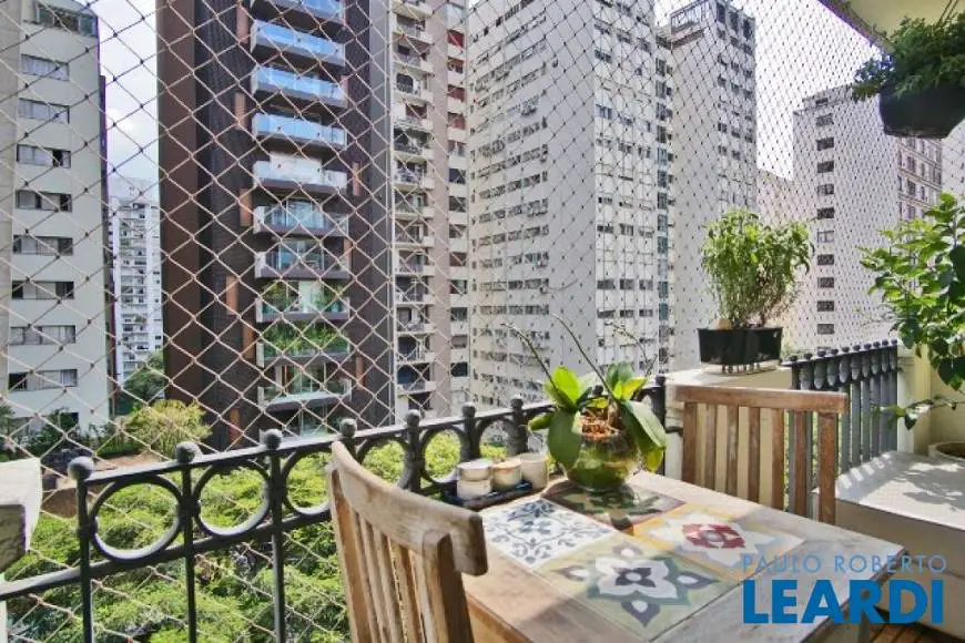 Foto 2 de Apartamento com 4 Quartos à venda, 166m² em Jardim América, São Paulo