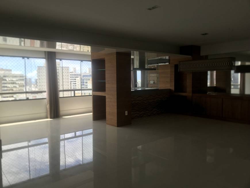 Foto 1 de Apartamento com 4 Quartos para venda ou aluguel, 197m² em Pituba, Salvador