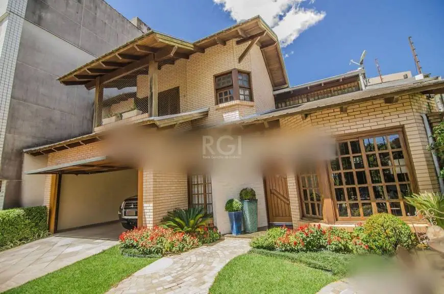 Foto 2 de Casa com 3 Quartos à venda, 235m² em Jardim Planalto, Porto Alegre