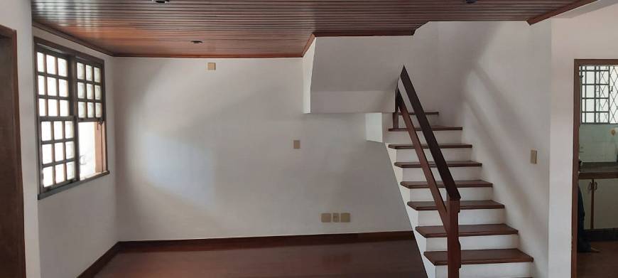 Foto 1 de Casa com 4 Quartos à venda, 226m² em Santa Tereza, Belo Horizonte