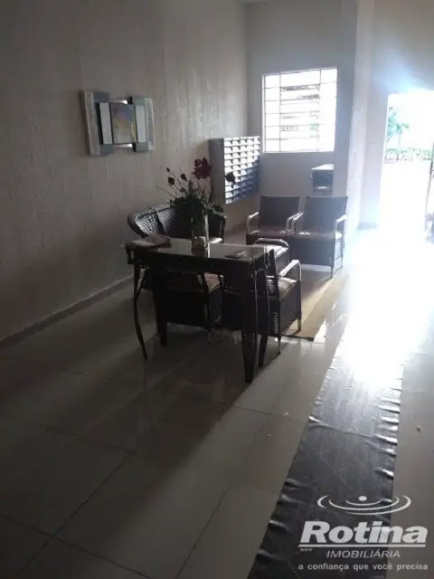 Foto 3 de Apartamento com 3 Quartos para alugar, 70m² em Centro, Uberlândia