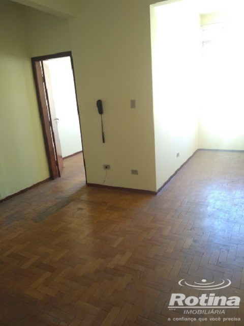 Foto 5 de Apartamento com 3 Quartos para alugar, 70m² em Centro, Uberlândia