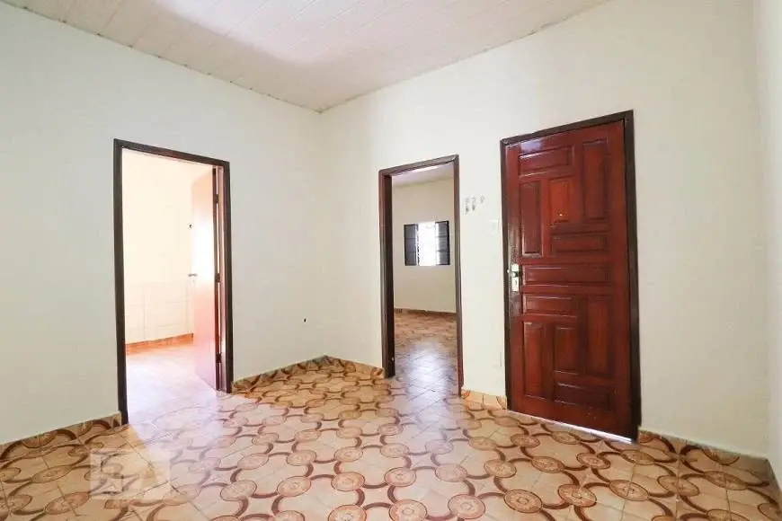 Foto 2 de Casa com 3 Quartos para alugar, 100m² em Setor Campinas, Goiânia