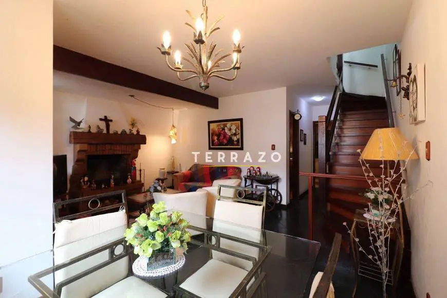 Foto 1 de Casa de Condomínio com 4 Quartos à venda, 130m² em Alto, Teresópolis