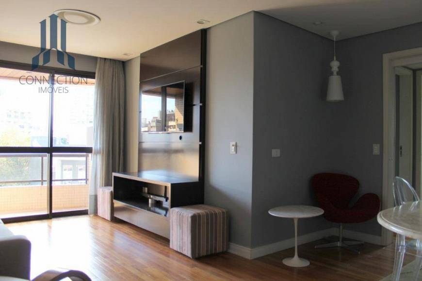 Foto 1 de Apartamento com 2 Quartos para alugar, 82m² em Champagnat, Curitiba