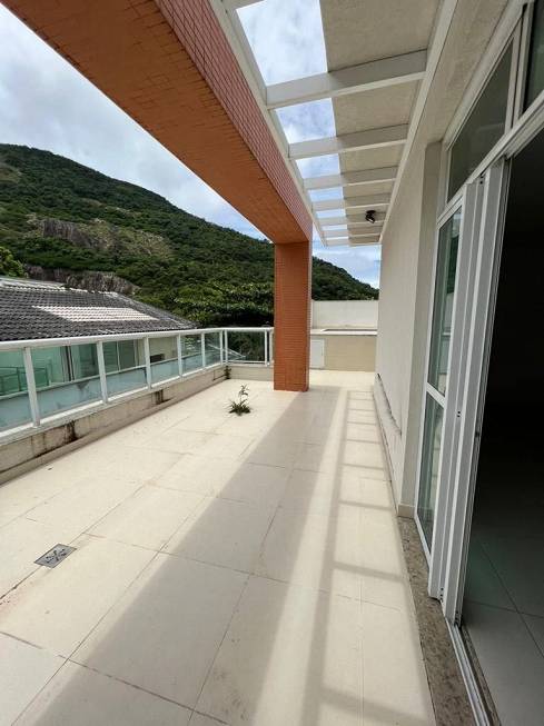 Foto 1 de Apartamento com 3 Quartos à venda, 200m² em Itacoatiara, Niterói
