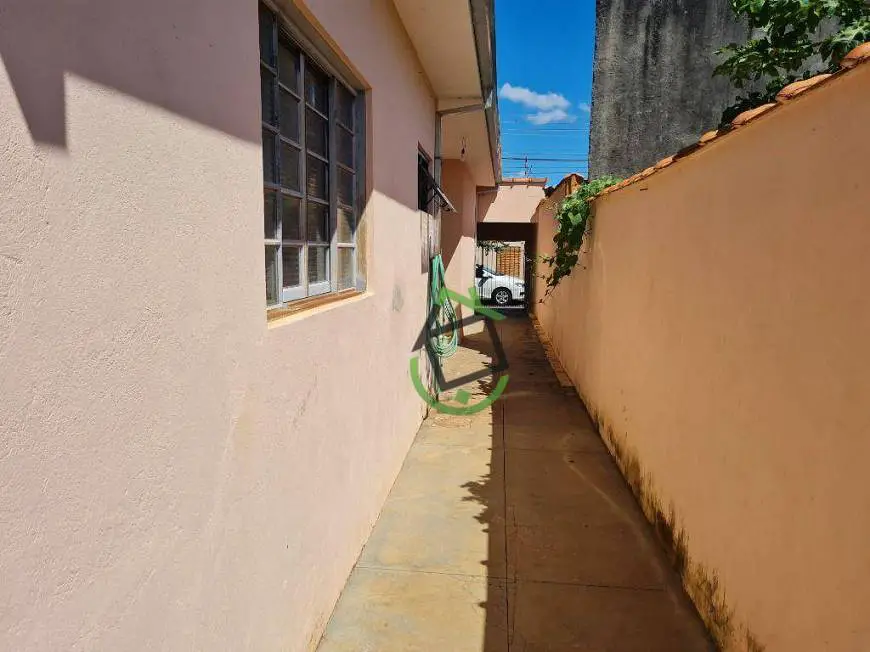 Foto 4 de Casa com 2 Quartos para alugar, 90m² em Jardim Pinheiros Vila Xavier, Araraquara