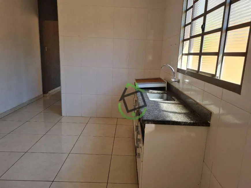 Foto 5 de Casa com 2 Quartos para alugar, 90m² em Jardim Pinheiros Vila Xavier, Araraquara