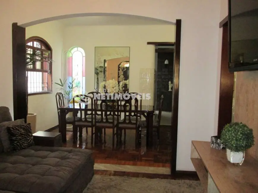Foto 1 de Casa com 3 Quartos à venda, 456m² em Floresta, Belo Horizonte