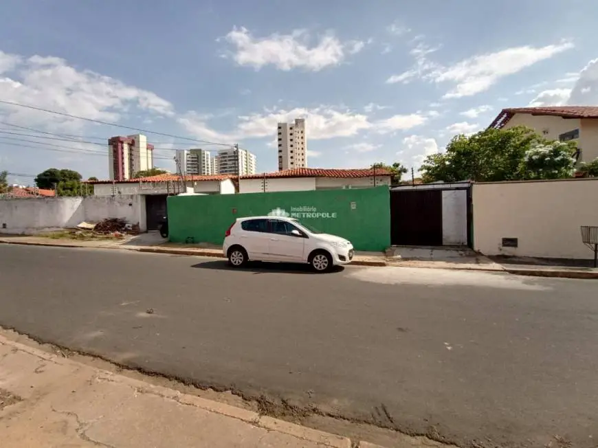 Foto 1 de Casa com 3 Quartos para alugar, 128m² em Jóquei, Teresina