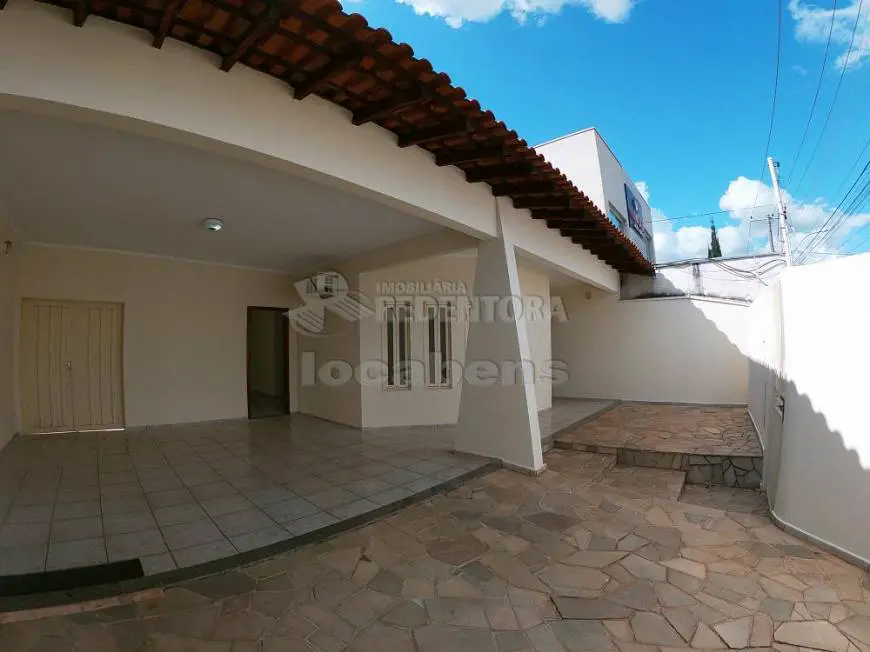 Foto 1 de Casa com 3 Quartos para alugar, 198m² em Nova Redentora, São José do Rio Preto
