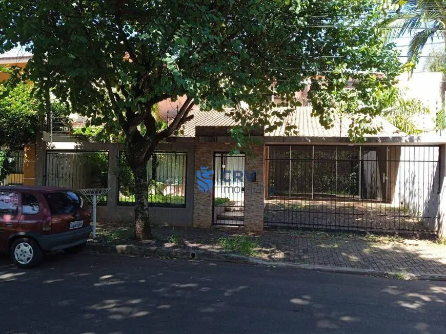 Foto 1 de Casa com 4 Quartos para alugar, 161m² em Bancarios, Londrina