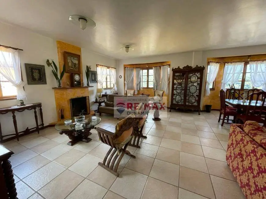 Foto 1 de Casa de Condomínio com 4 Quartos à venda, 255m² em Panorama, Teresópolis