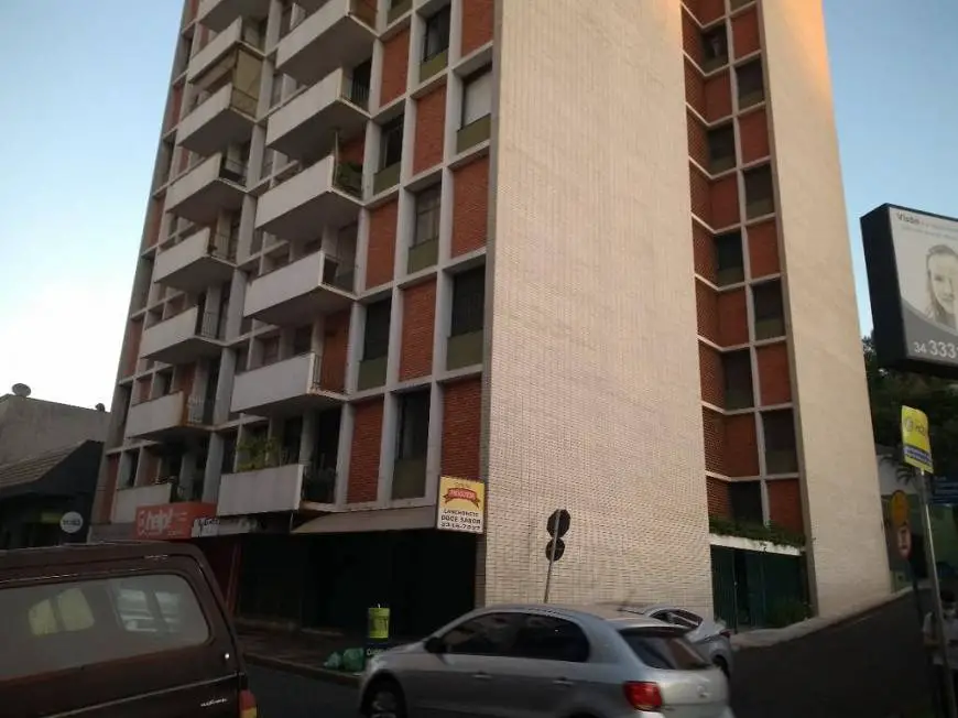 Foto 1 de Apartamento com 3 Quartos para alugar, 154m² em Centro, Uberaba