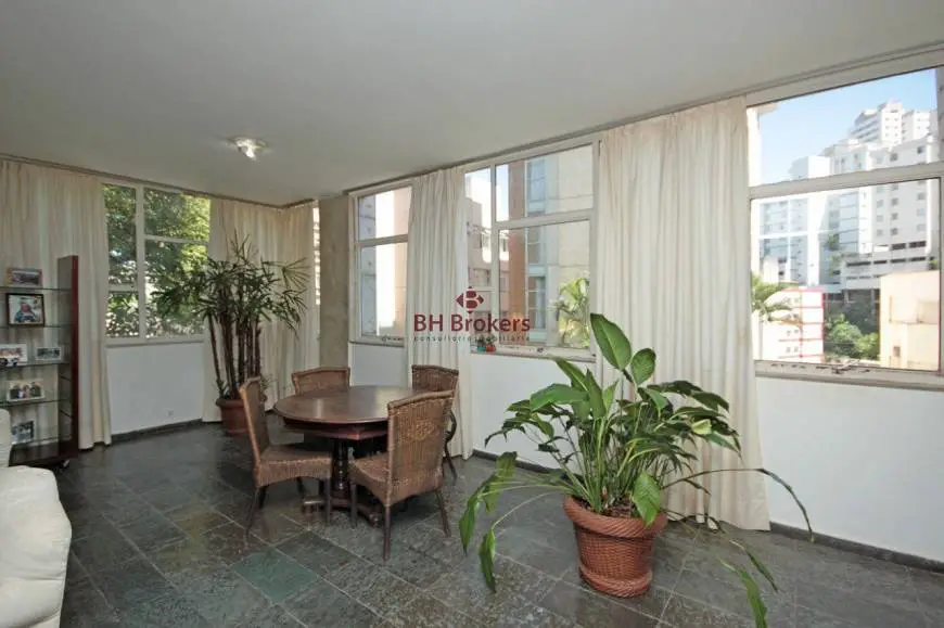 Foto 3 de Apartamento com 4 Quartos à venda, 190m² em Santo Antônio, Belo Horizonte