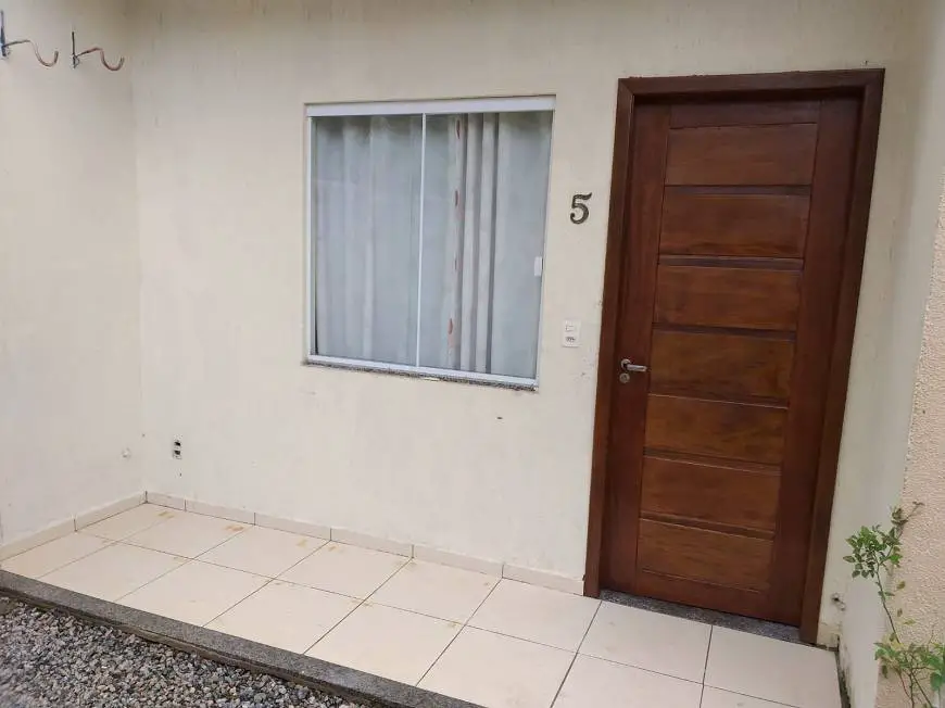 Foto 1 de Casa de Condomínio com 2 Quartos para alugar, 50m² em Maria Paula, São Gonçalo