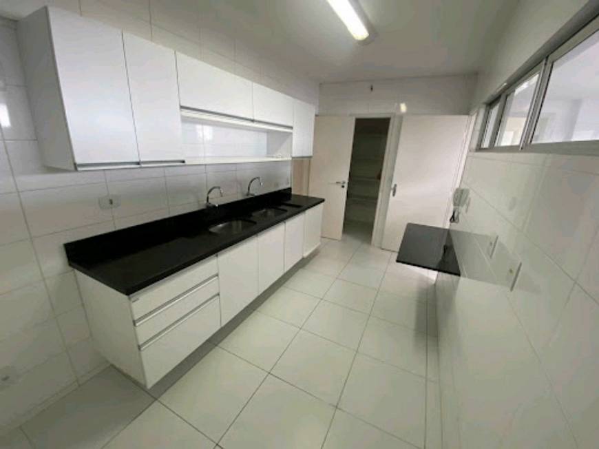 Foto 4 de Apartamento com 3 Quartos à venda, 142m² em Casa Forte, Recife