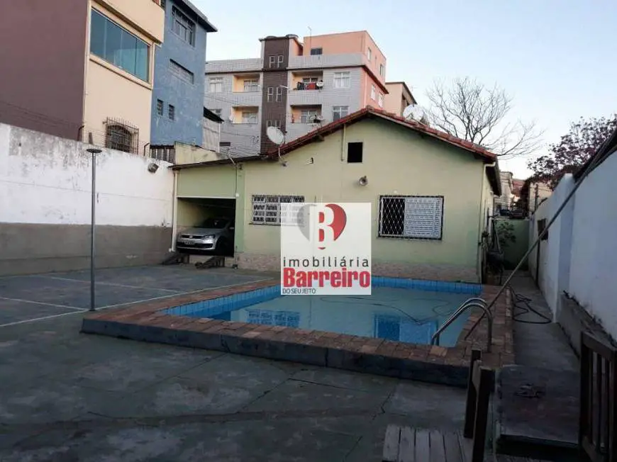 Foto 1 de Casa com 3 Quartos à venda, 276m² em Cardoso Barreiro, Belo Horizonte