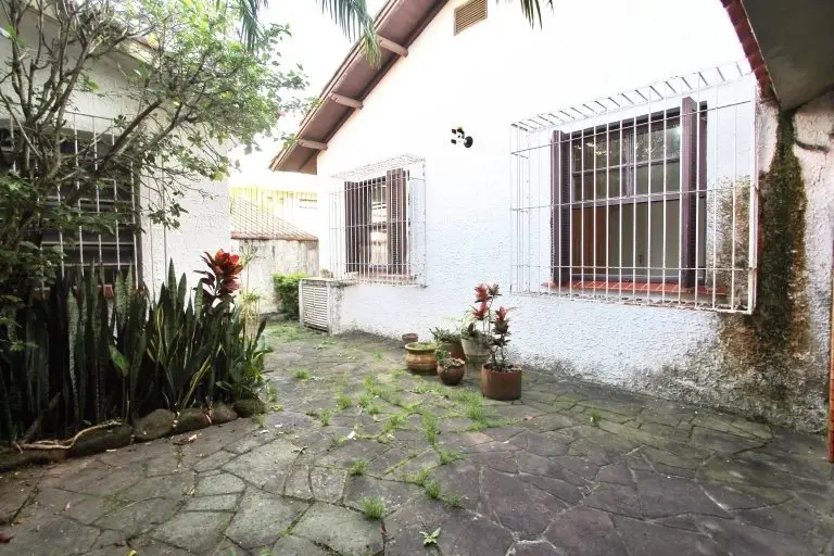 Foto 2 de Casa com 4 Quartos à venda, 200m² em Medianeira, Porto Alegre