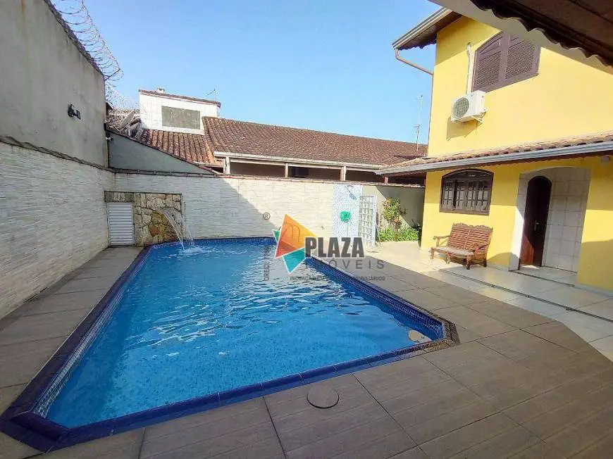 Foto 1 de Casa com 4 Quartos para alugar, 200m² em Vila Tupi, Praia Grande