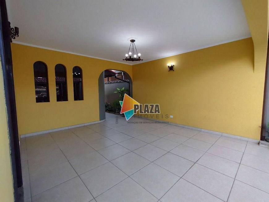 Foto 2 de Casa com 4 Quartos para alugar, 200m² em Vila Tupi, Praia Grande