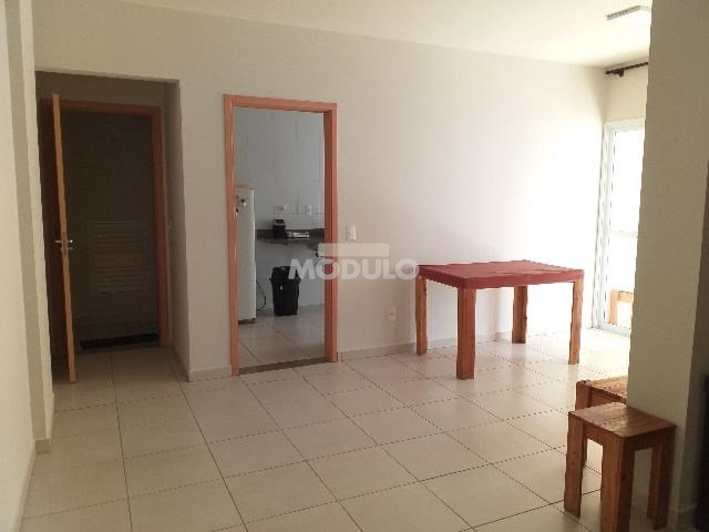 Foto 3 de Apartamento com 3 Quartos para alugar, 86m² em Morada da Colina, Uberlândia