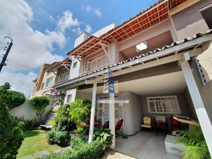 Foto 1 de Casa com 4 Quartos à venda, 155m² em Engenheiro Luciano Cavalcante, Fortaleza
