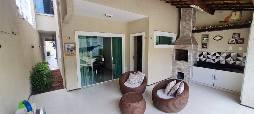 Foto 1 de Casa com 4 Quartos à venda, 214m² em Engenheiro Luciano Cavalcante, Fortaleza