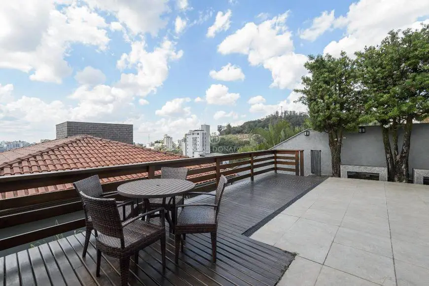 Foto 1 de Casa com 4 Quartos à venda, 238m² em Santa Lúcia, Belo Horizonte