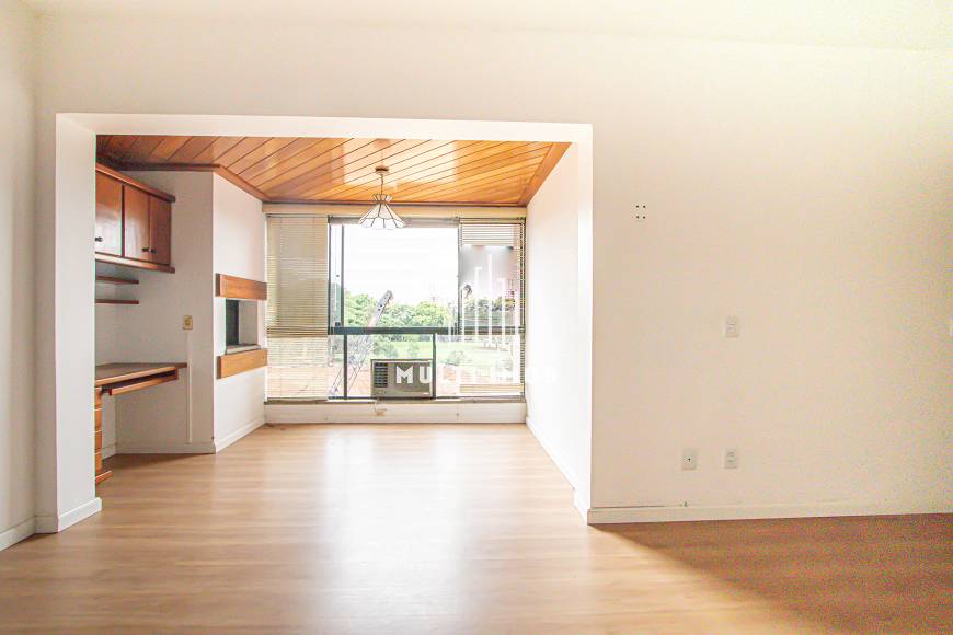 Foto 2 de Apartamento com 3 Quartos para alugar, 99m² em Jardim Europa, Porto Alegre