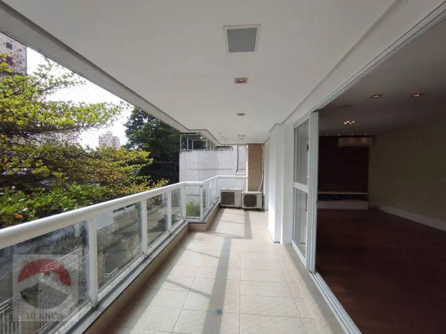 Foto 3 de Apartamento com 3 Quartos para alugar, 144m² em Pompeia, São Paulo