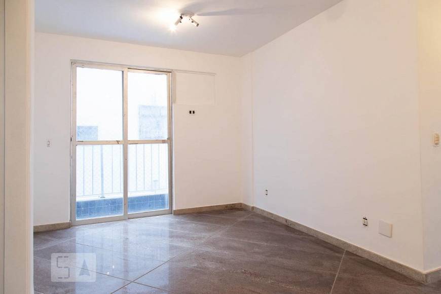 Foto 1 de Apartamento com 3 Quartos para alugar, 70m² em Recreio Dos Bandeirantes, Rio de Janeiro