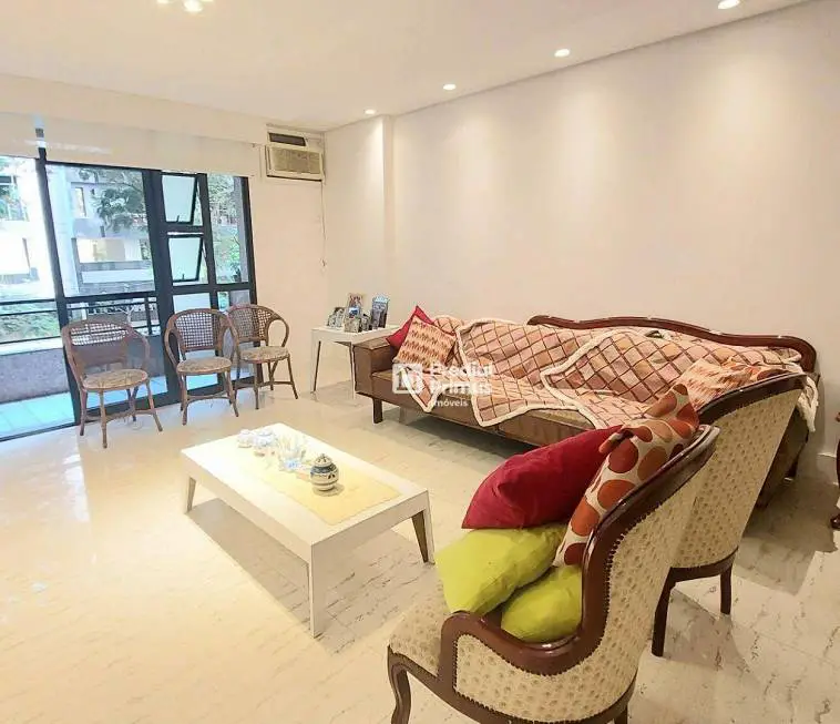 Foto 2 de Apartamento com 4 Quartos à venda, 260m² em Ingá, Niterói