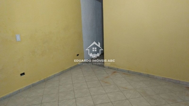 Foto 3 de Casa com 2 Quartos para alugar, 55m² em Campanário, Diadema