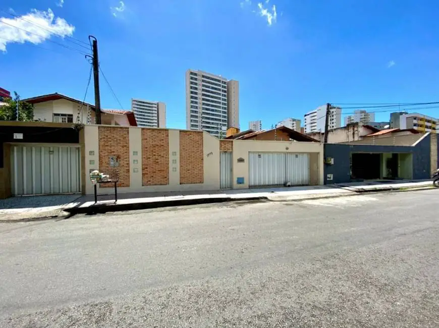 Foto 1 de Casa com 3 Quartos à venda, 234m² em Engenheiro Luciano Cavalcante, Fortaleza