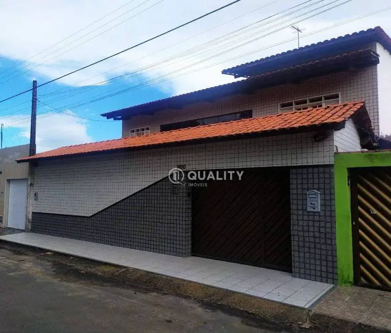 Foto 1 de Casa com 8 Quartos à venda, 327m² em Vila Velha, Fortaleza