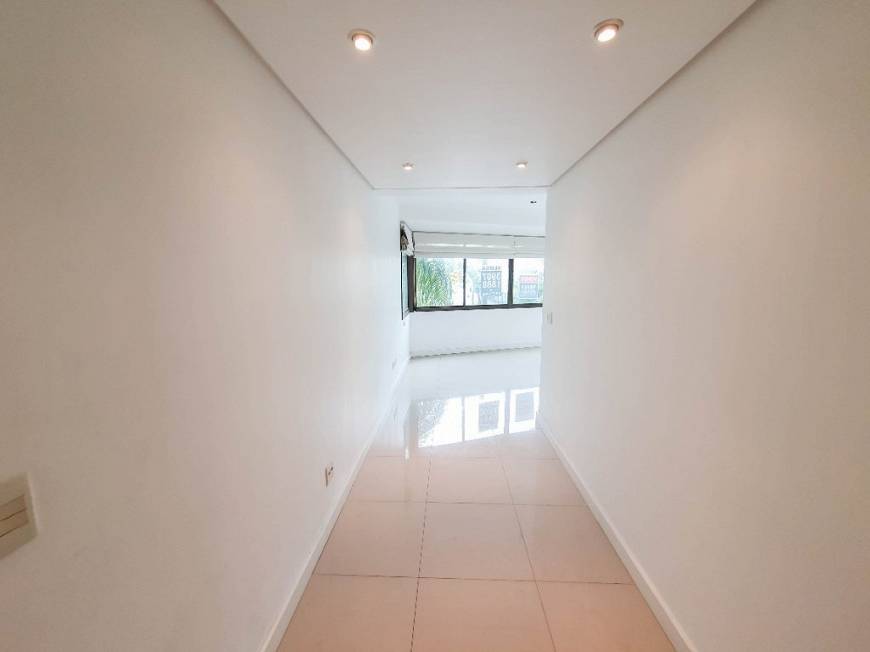 Foto 3 de Apartamento com 3 Quartos para venda ou aluguel, 156m² em Jardim Lindóia, Porto Alegre