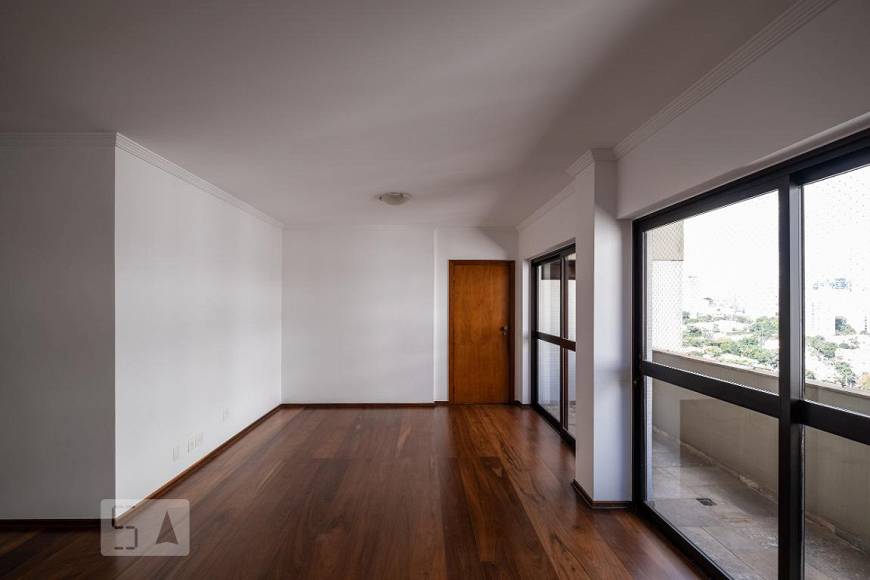 Foto 3 de Apartamento com 3 Quartos para alugar, 132m² em Vila Madalena, São Paulo