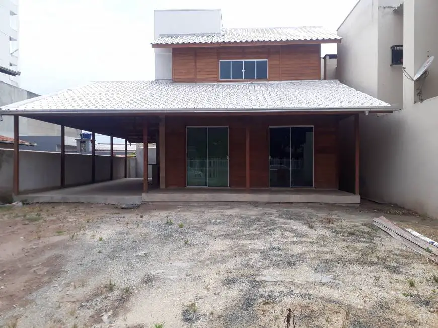 Foto 1 de Casa com 2 Quartos à venda, 150m² em Centro, Navegantes