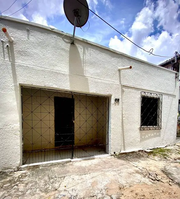 Foto 1 de Casa com 2 Quartos para alugar, 72m² em Parque Araxá, Fortaleza